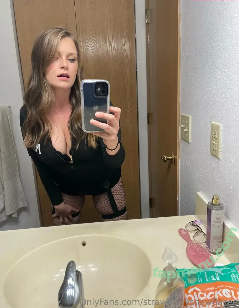 strawberrysnowflakee nude photo #0011 (strawberrysnowflakee)
