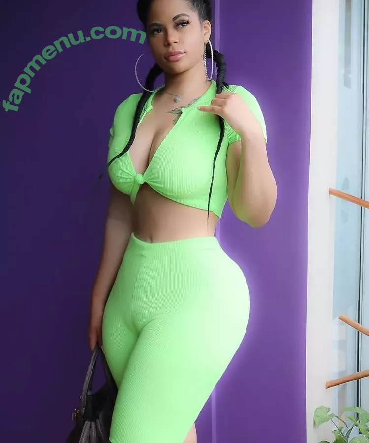 Strella Katt nude photo #0007 (Strellakat / strellakatuncut)
