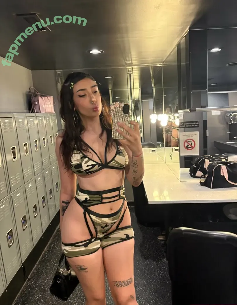 Strwbrrymulk nude photo #0008 (rosedontfckwitu / the.girl.with.freckles)