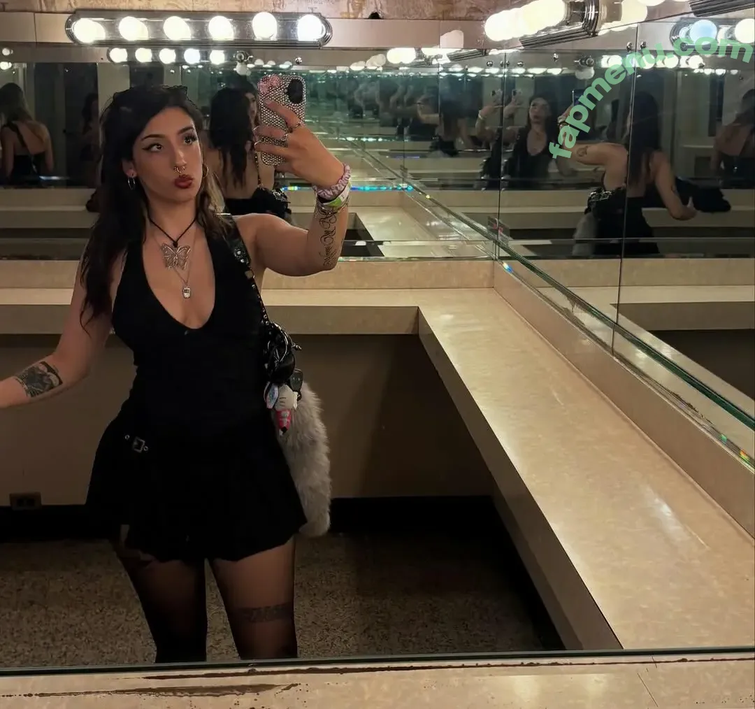 Strwbrrymulk nude photo #0020 (rosedontfckwitu / the.girl.with.freckles)