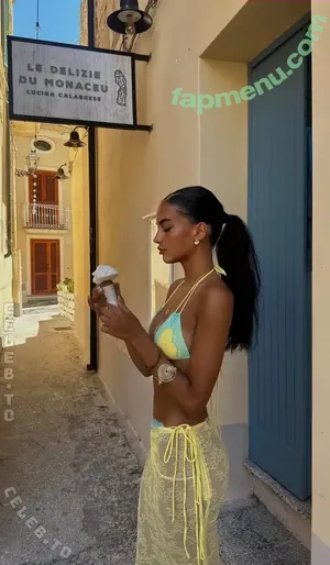 Suela Mehmedi / suelamehmedi nude photo #0186