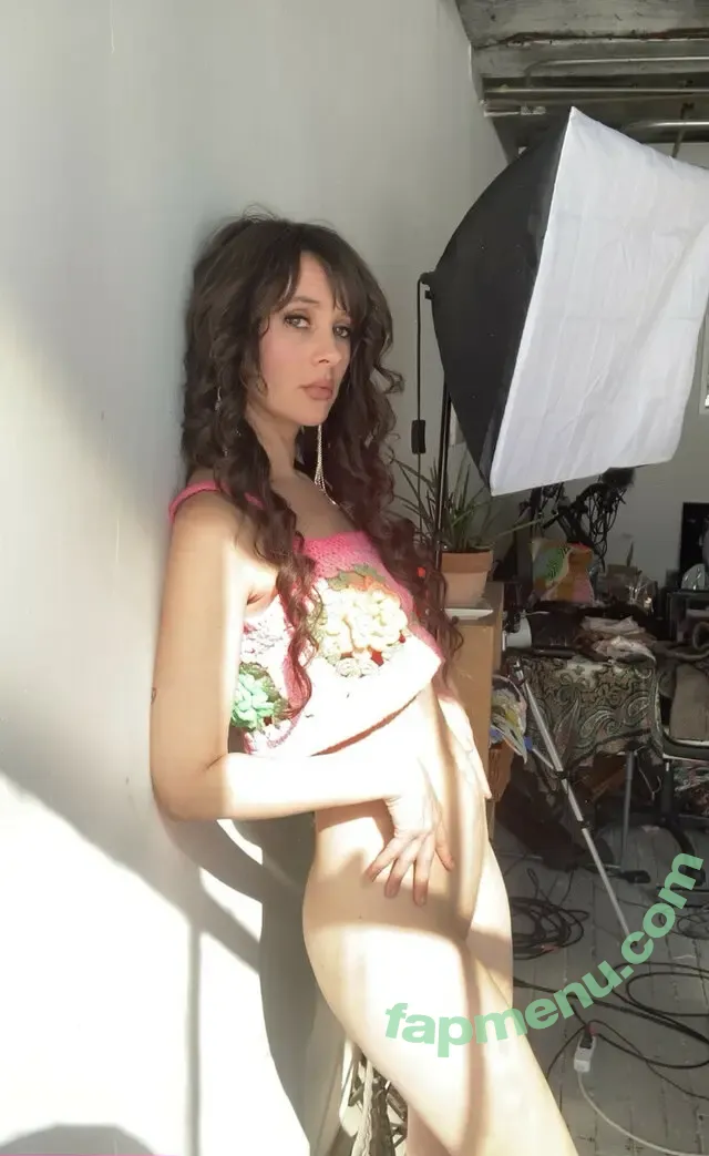 Sugar Boogerz nude photo #0091 (Laurel Driskill / Quiet Creative ASMR / qweensativa / sugar_boogerz / user)