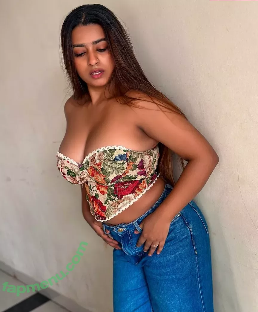 Suhana Khan nude photo #0424 (__suhuuu__)