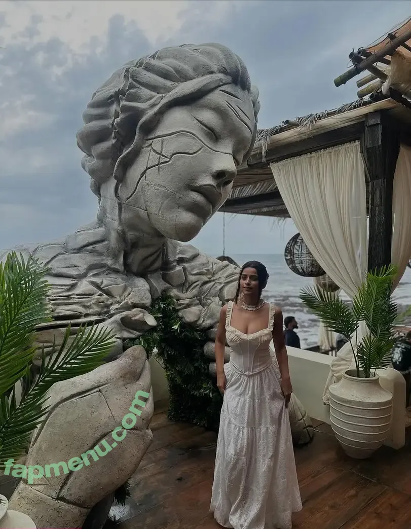 Suhana Khan nude photo #0963 (__suhuuu__ / suhanakhan2)