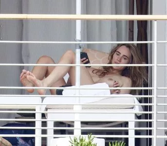 Suki Waterhouse / sukiwaterhouse nude photo #0047