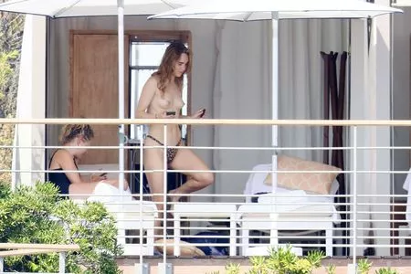 Suki Waterhouse / sukiwaterhouse nude photo #0053