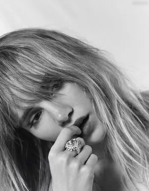 Suki Waterhouse / sukiwaterhouse nude photo #0360