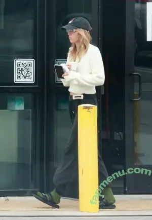 Suki Waterhouse / sukiwaterhouse nude photo #0652