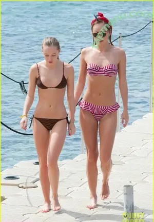 Suki Waterhouse / sukiwaterhouse nude photo #0682
