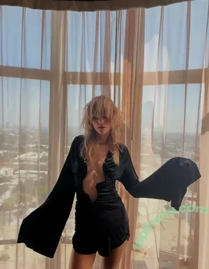 Suki Waterhouse / sukiwaterhouse nude photo #0719