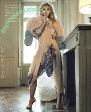 Suki Waterhouse / sukiwaterhouse nude photo #0780