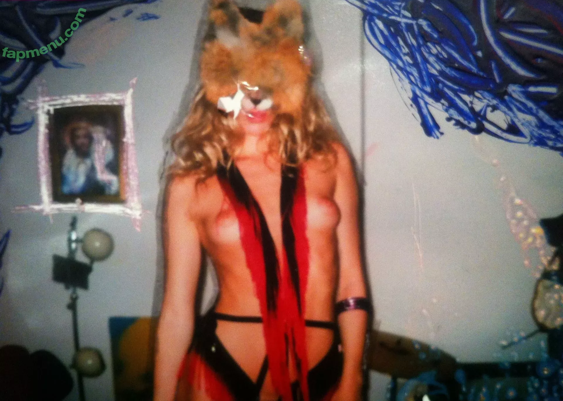 Suki Waterhouse nude photo #0008 (sukiwaterhouse)