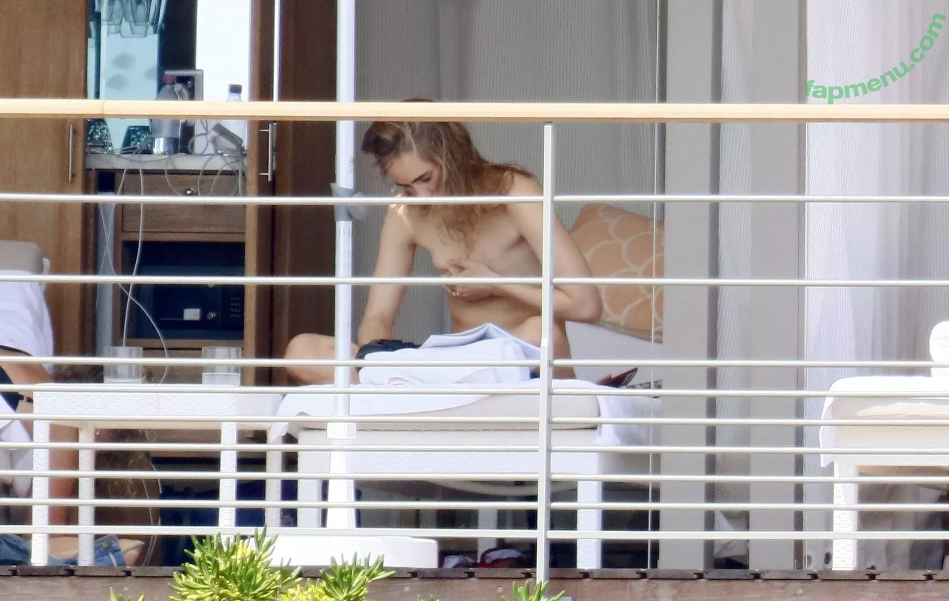 Suki Waterhouse nude photo #0052 (sukiwaterhouse)