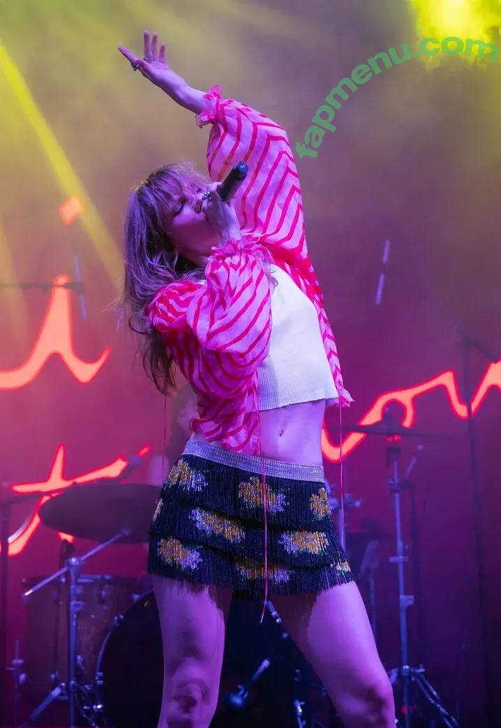 Suki Waterhouse nude photo #0185 (sukiwaterhouse)