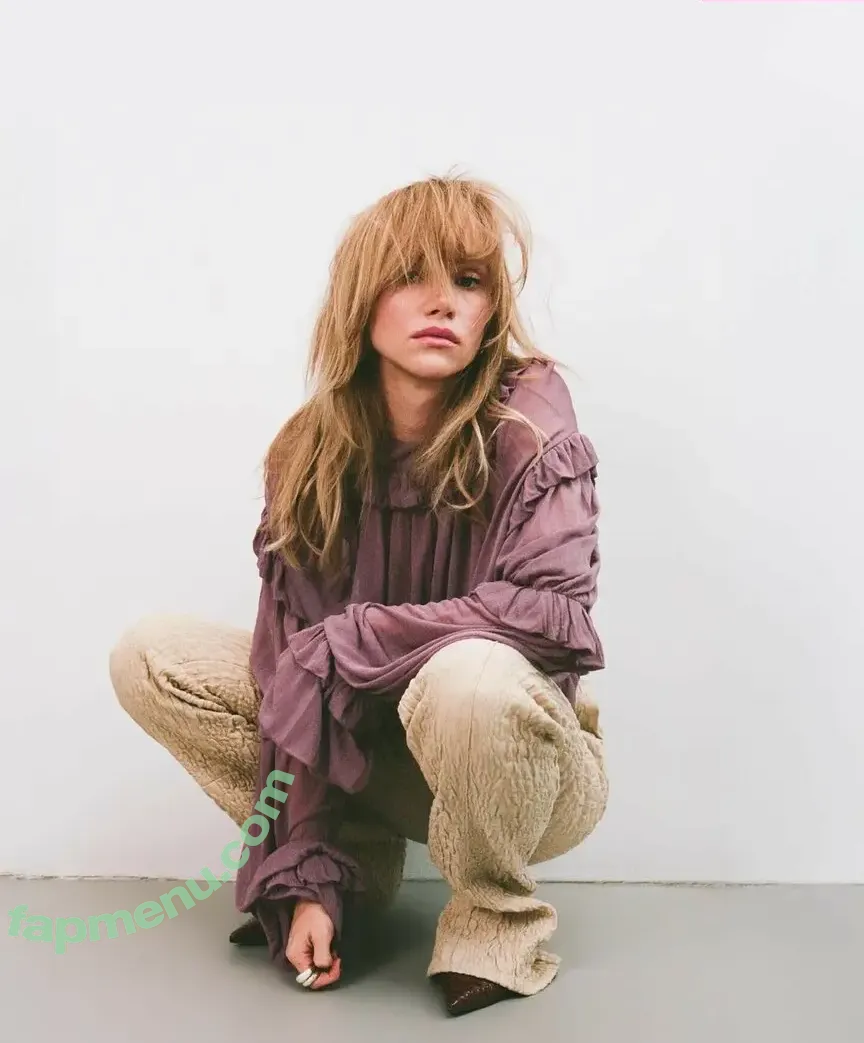 Suki Waterhouse nude photo #0666 (sukiwaterhouse)