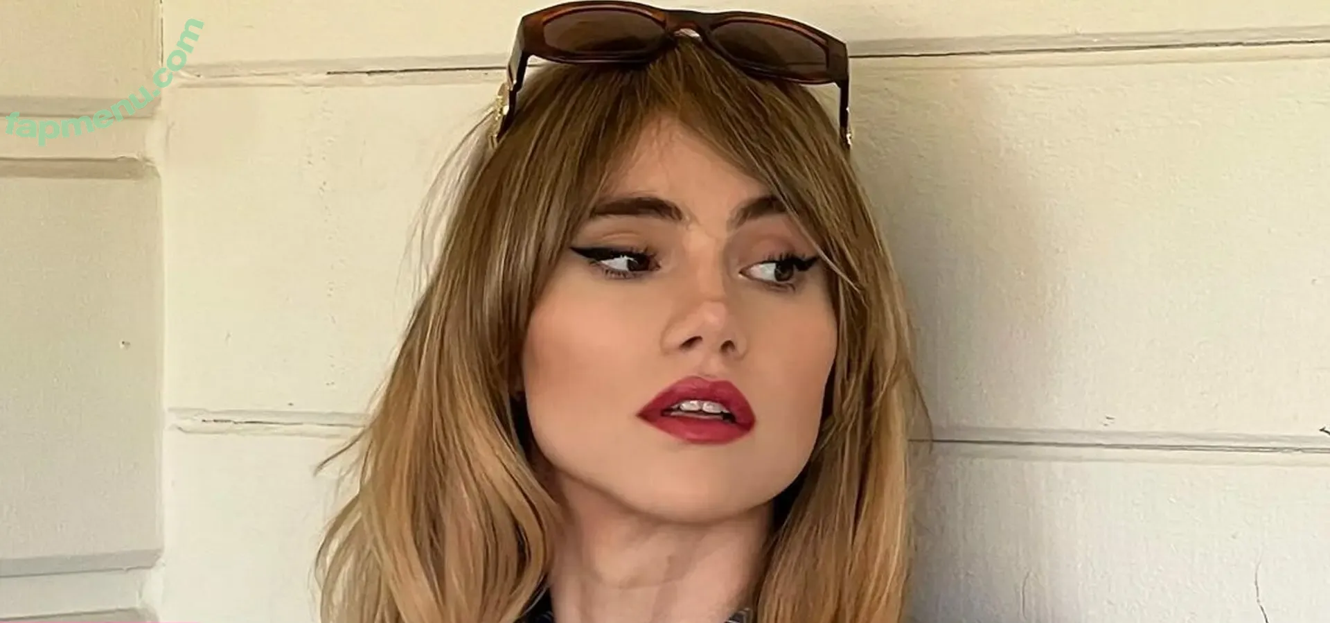 Suki Waterhouse nude photo #0678 (sukiwaterhouse)