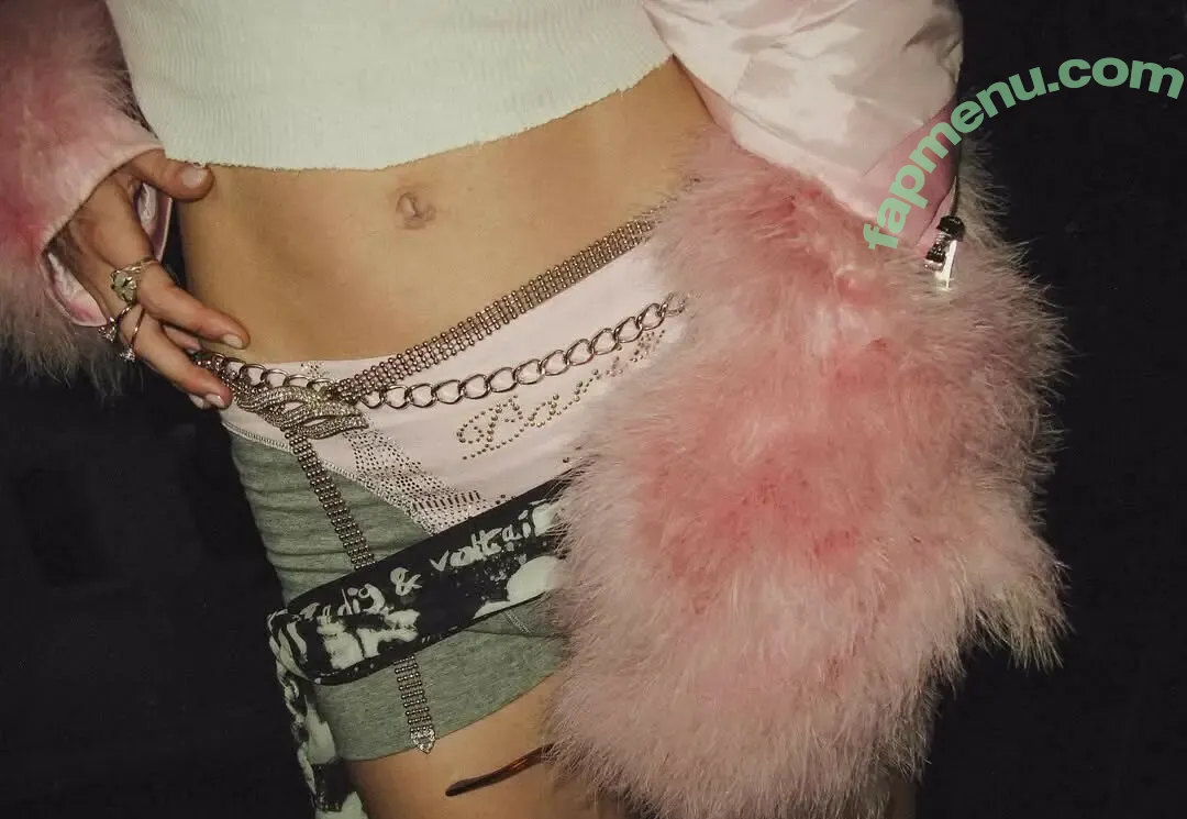 Suki Waterhouse nude photo #0738 (sukiwaterhouse)