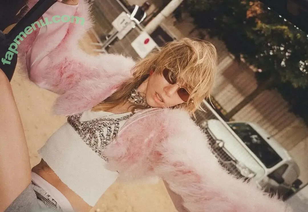 Suki Waterhouse nude photo #0741 (sukiwaterhouse)