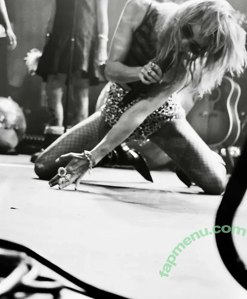 Suki Waterhouse nude photo #0752 (sukiwaterhouse)