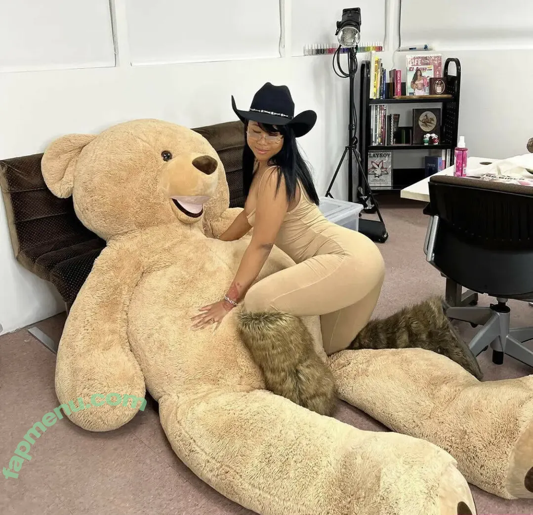 Sukibaby nude photo #0367 (SUKIIBABY / singsukibaby)
