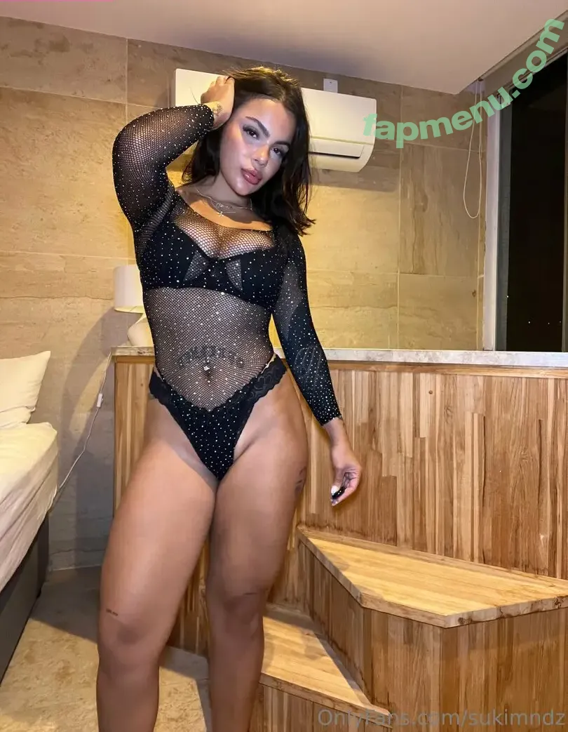 sukimndz nude photo #0022 (sukisparklemuffin / versautelatina)