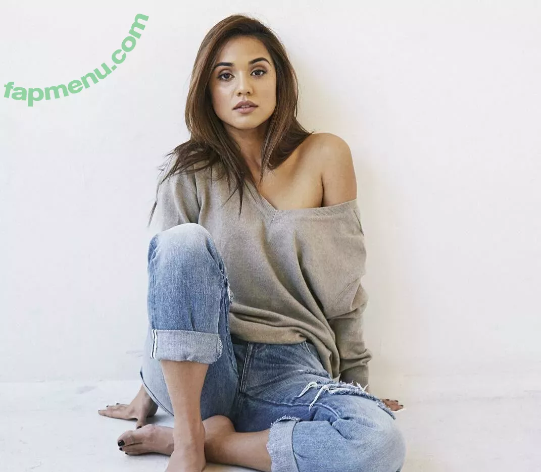 Summer Bishil nude photo #0005 (SummerBishil1 / summerybishil)