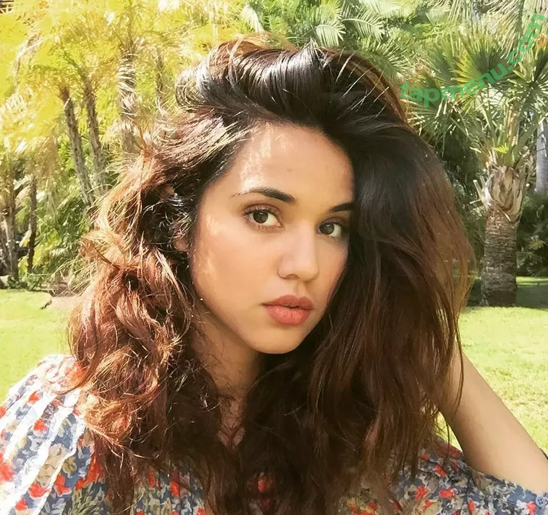 Summer Bishil nude photo #0012 (SummerBishil1 / summerybishil)