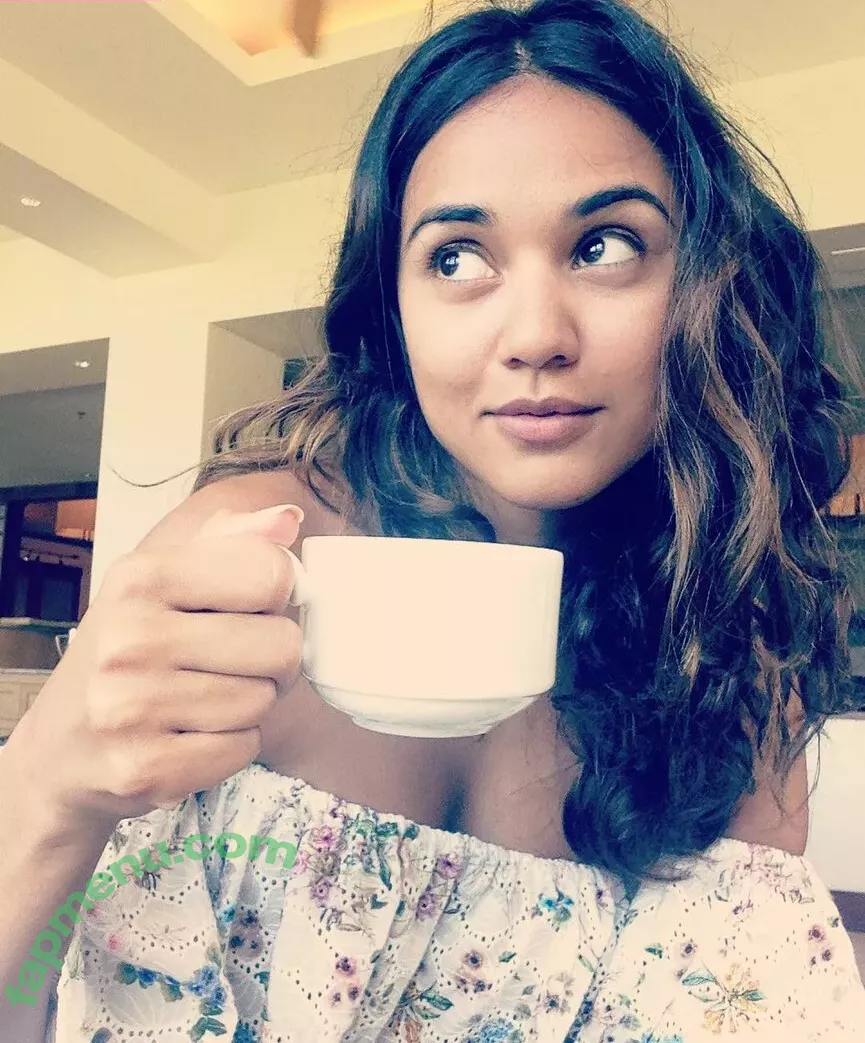 Summer Bishil nude photo #0022 (SummerBishil1 / summerybishil)