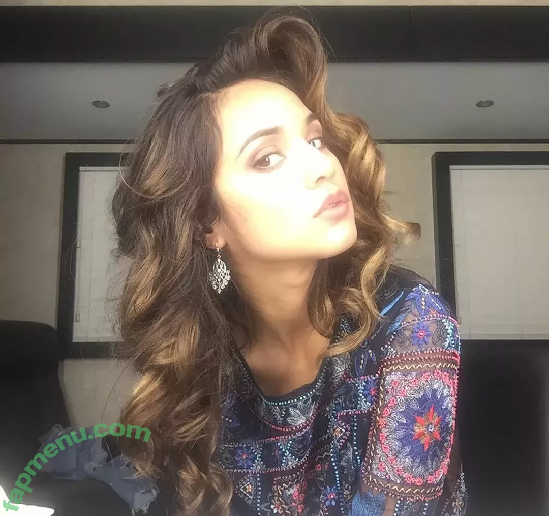 Summer Bishil nude photo #0041 (SummerBishil1 / summerybishil)