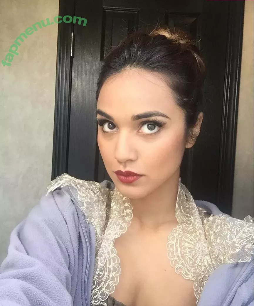 Summer Bishil nude photo #0073 (SummerBishil1 / summerybishil)