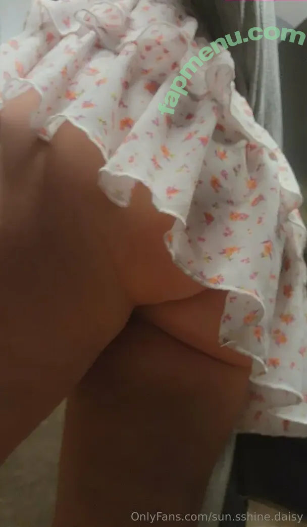 sun.sshine.daisy nude photo #0002 (sunshine.daisy_)