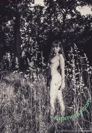 sunfleaower / Léa Boisseau nude photo #0002