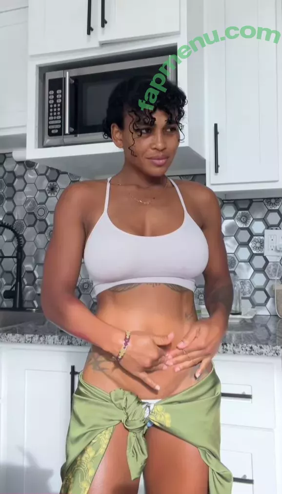 Suni Sweeney nude photo #0001 (Suni / suni.sweeney_ / sunnysuicide666)