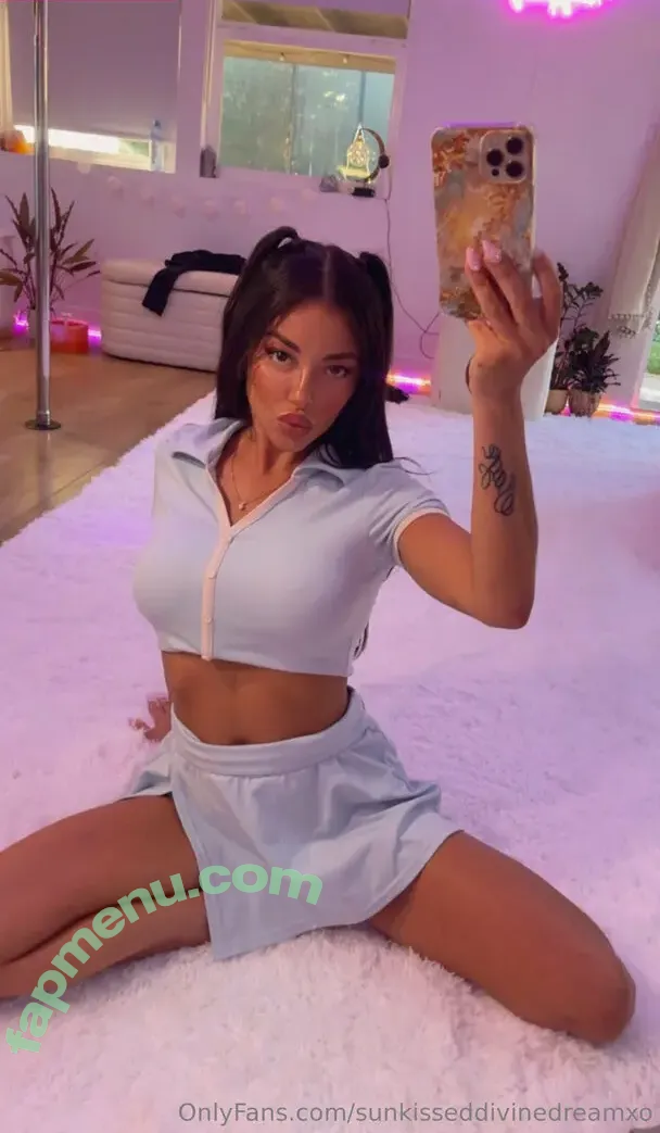 sunkisseddivinedreamxo nude photo #0012 (sunkisseddivinedream)