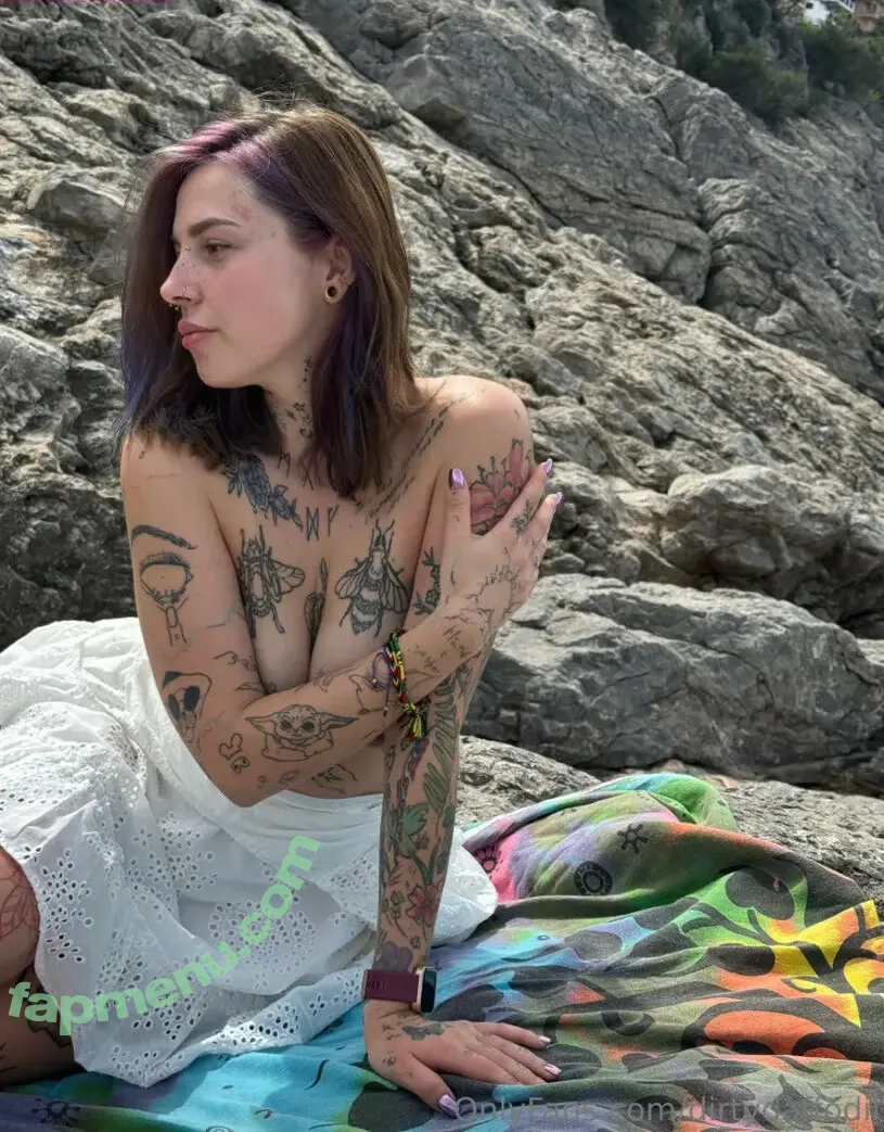 sunny_daffodil nude photo #0012 (dirtydaffodil / sunny_daffodils)