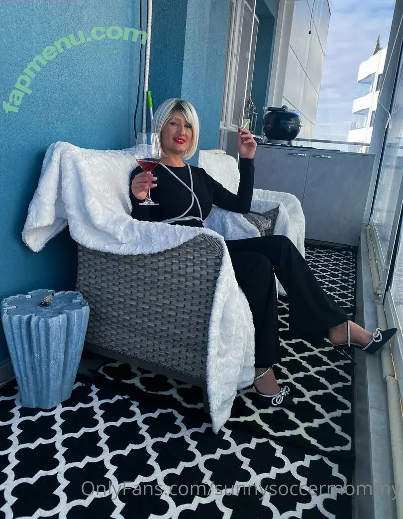 sunnysoccermommy nude photo #0011 (soccermommyband)