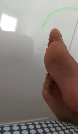 superbeautifulfeet80 / superbeautybyariel nude photo #0003