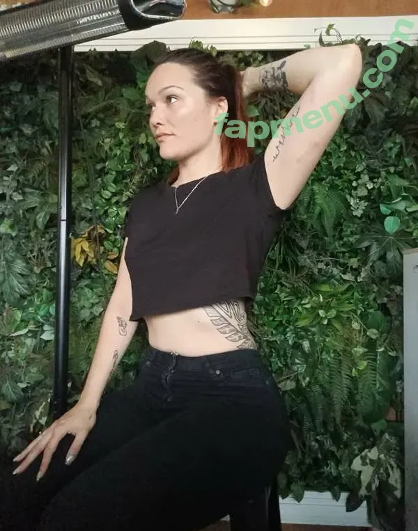 Superwifey nude photo #0005 (tee-rouble)