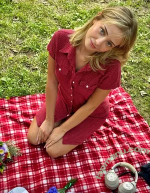 Supravie / supraviee nude photo #0098
