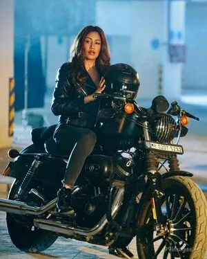 Surbhi Chandna / officialsurbhic nude photo #0041