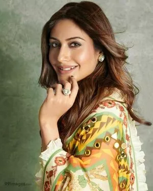 Surbhi Chandna / officialsurbhic nude photo #0155