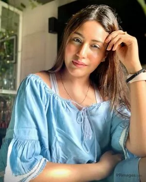 Surbhi Chandna / officialsurbhic nude photo #0162