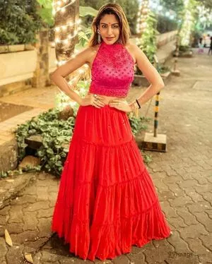 Surbhi Chandna / officialsurbhic nude photo #0388