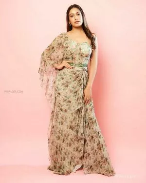 Surbhi Chandna / officialsurbhic nude photo #0397