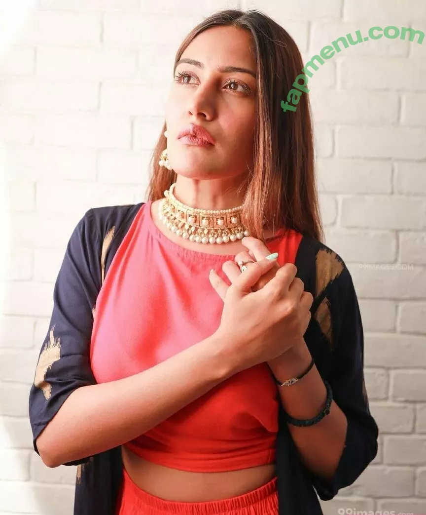 Surbhi Chandna nude photo #0012 (officialsurbhic)