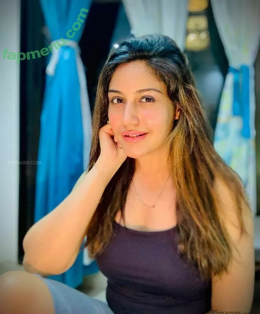 Surbhi Chandna nude photo #0103 (officialsurbhic)