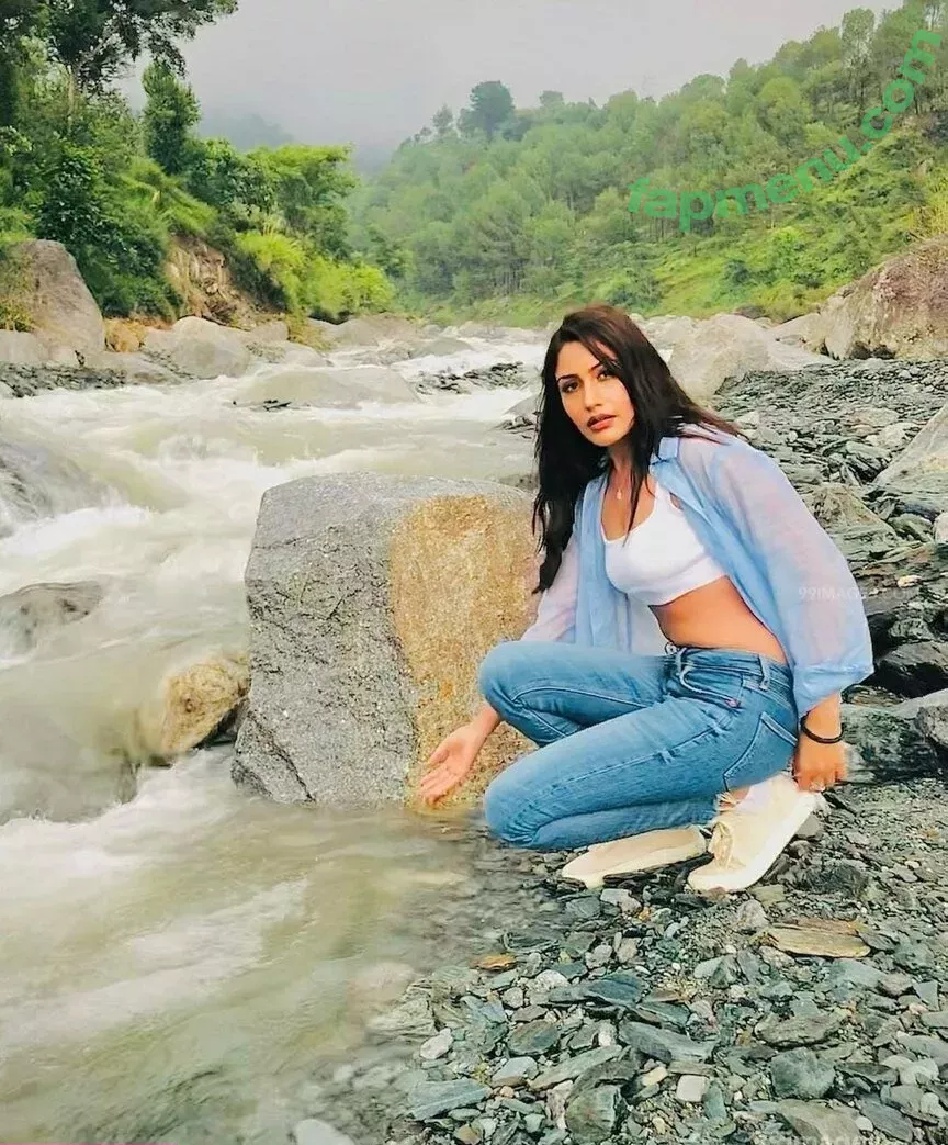 Surbhi Chandna nude photo #0187 (officialsurbhic)