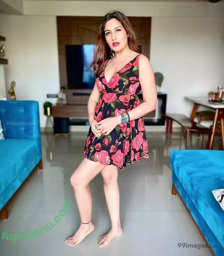 Surbhi Chandna nude photo #0209 (officialsurbhic)
