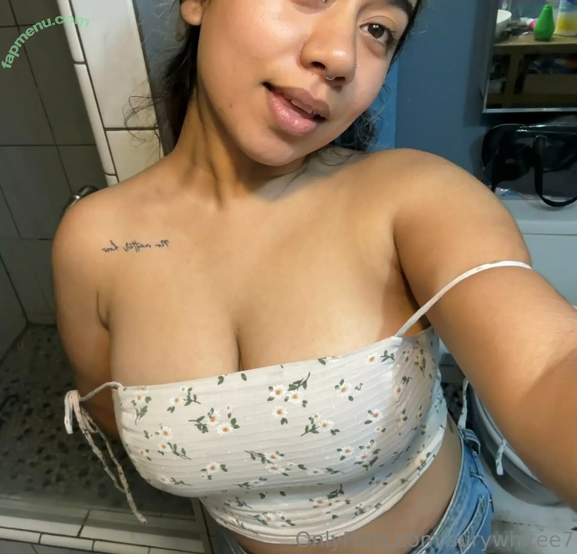 surywhitee7 nude photo #0019 (surywhitee7)