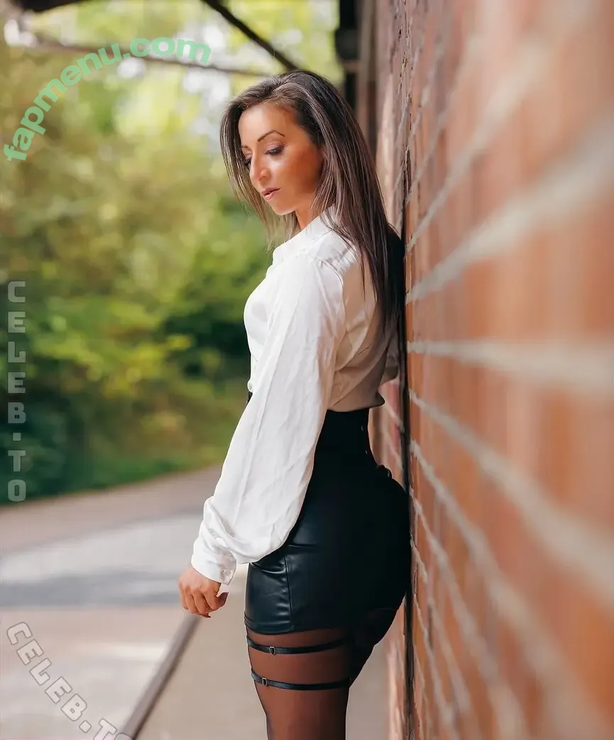 Susann1131 nude photo #0206 (Susann1131)